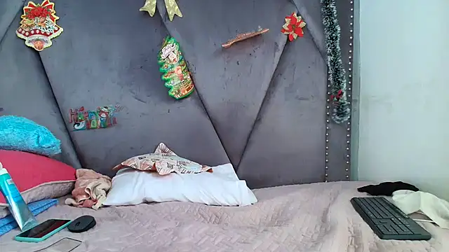 MeganMilF2's cam snapshot