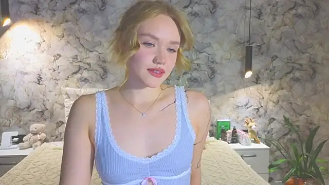 Aurora_Golden1's cam snapshot