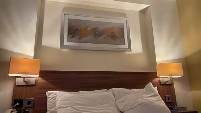 curvy-milf-abbie's cam snapshot