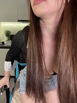 CurlyLara's cam snapshot