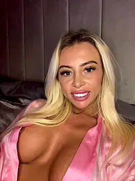 MaisieMae's cam snapshot