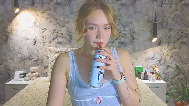 Aurora_Golden1's cam snapshot