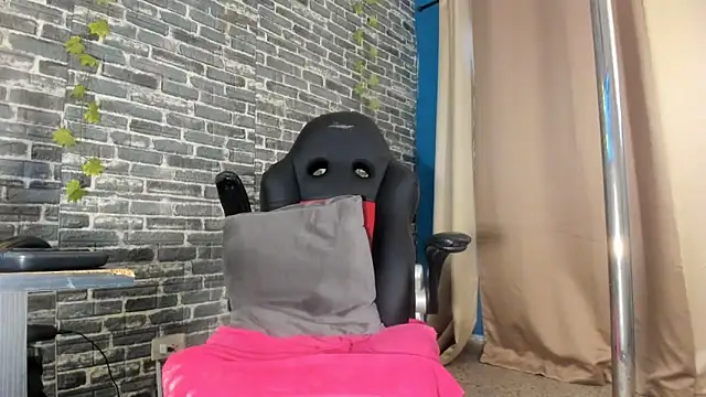 iam_samy_'s cam snapshot