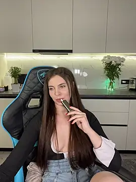 CurlyLara live sex cam