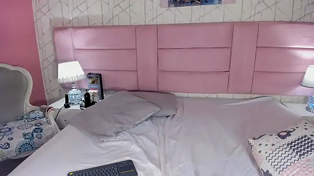 BellaSwwan's cam snapshot