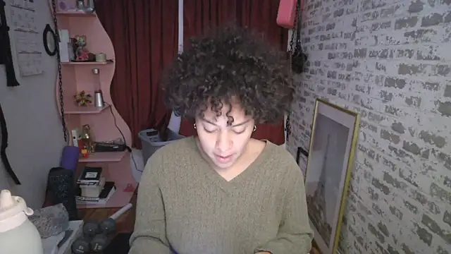 PrettyLittleProblem's cam snapshot