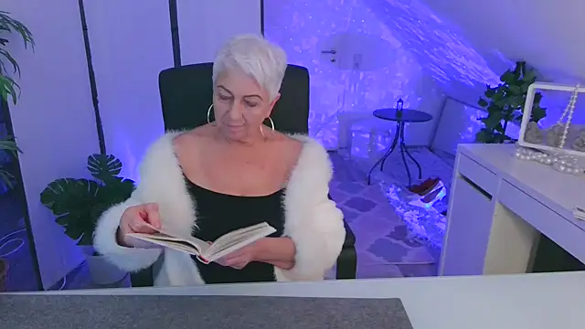 LovelyHelena's cam snapshot