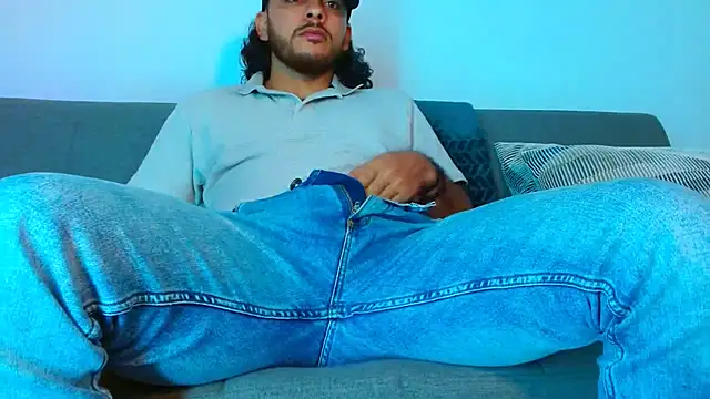 tuyo1995 live sex cam