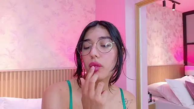 AdelineJhones live sex cam