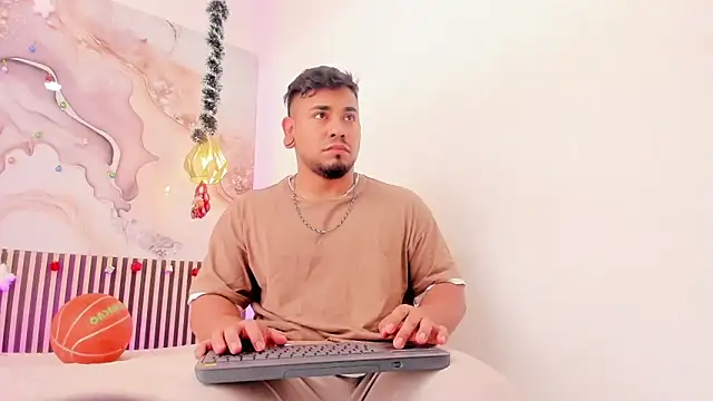 BrianMalonee live sex cam