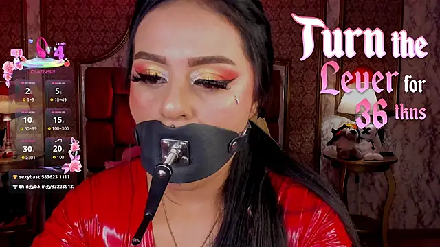 SoffiQueen live sex cam