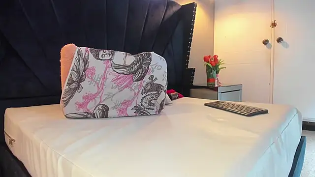 MAHIASMITH13 live sex cam