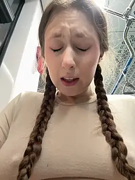 FroggyAnna live sex cam