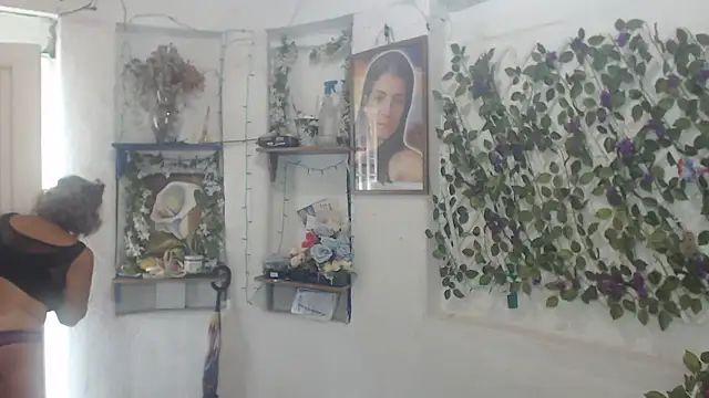 FunnyGrandma's cam snapshot