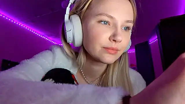 KarinRobertson live sex cam