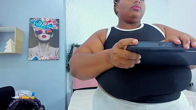 KiaraBrownn's cam snapshot