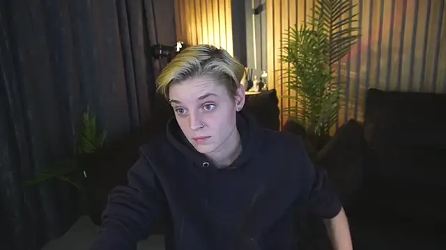 RoxyFlamee's cam snapshot