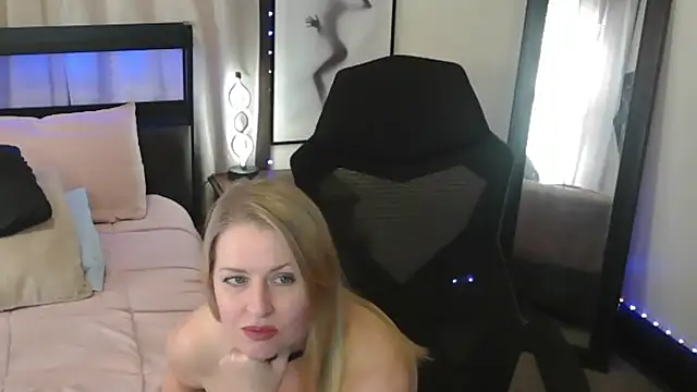 HollieBim's cam snapshot