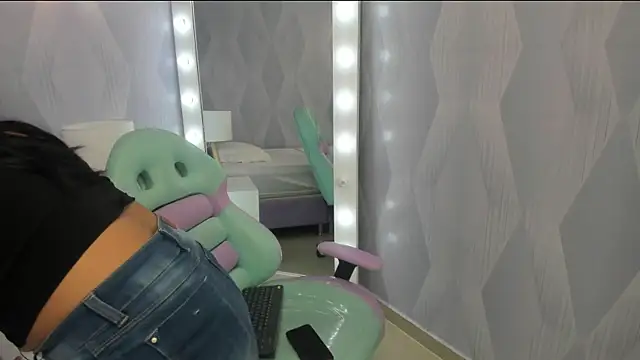 Shanel_sweet18's cam snapshot