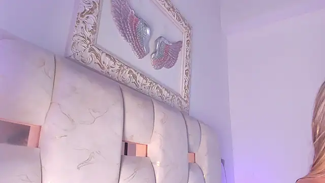 Lola_Blondie's cam snapshot