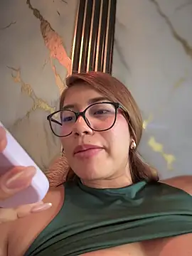 sara_calderon's cam snapshot