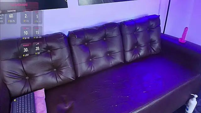 lulu_pechs's cam snapshot