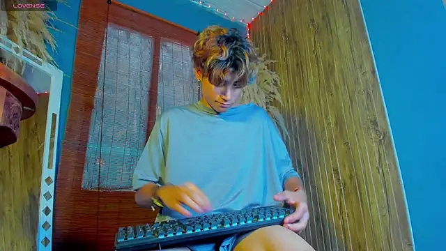 Leo_Glow live sex cam