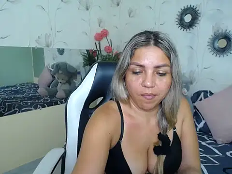 cum_bigass's cam snapshot