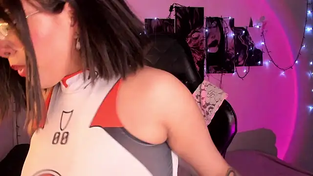 willow_poisson's cam snapshot