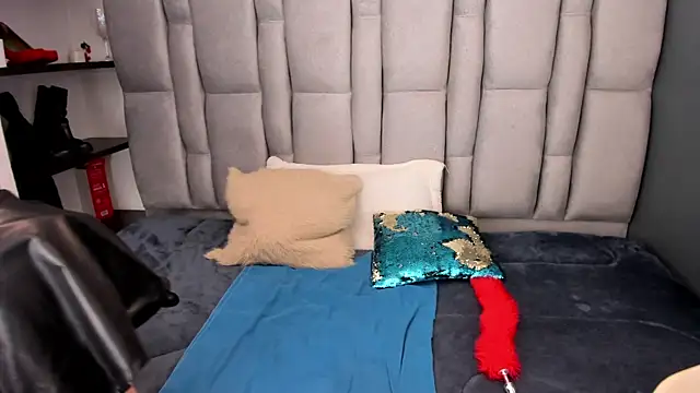 Charlot_milf's cam snapshot