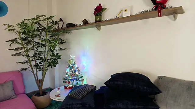 Elliee_'s cam snapshot