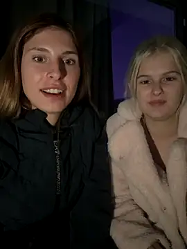 emma05's cam snapshot