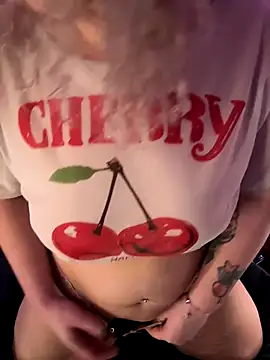 CurvyAnonymousGirl89's cam snapshot