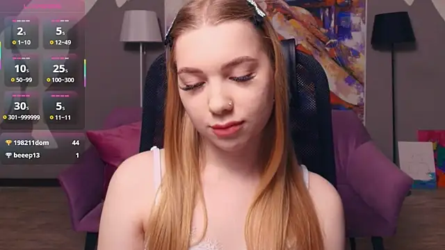 FloraBonde live sex cam