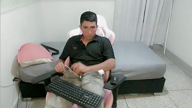 dannyt_hot's cam snapshot