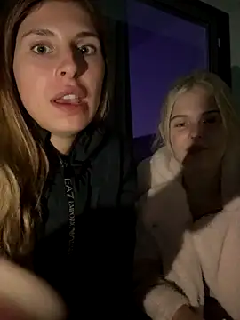 emma05's cam snapshot