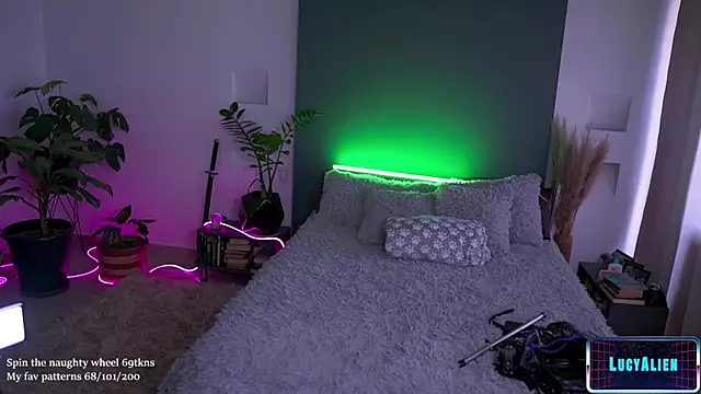 LucyAllenX's cam snapshot