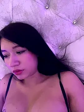 Emi_blair live sex cam