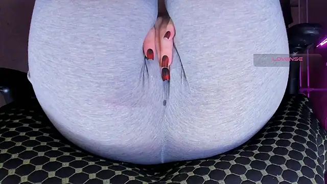 Cameltoe_squirt_inPants's cam snapshot