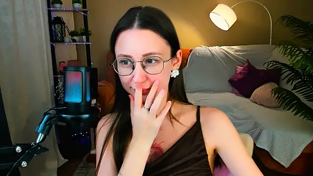 YourLovellyStory's cam snapshot