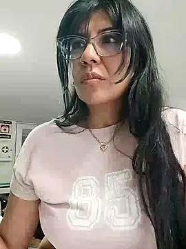 aisha_latina's cam snapshot