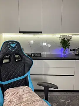 CurlyLara's cam snapshot