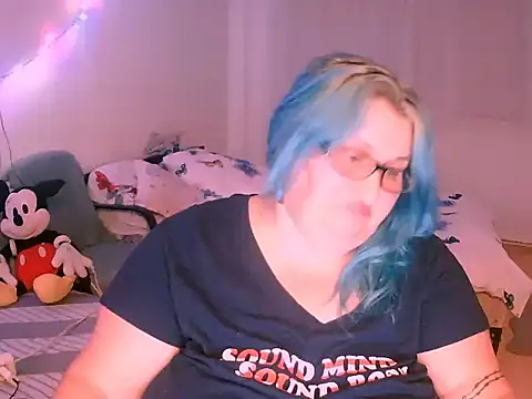 BlondyBigBoobs's cam snapshot