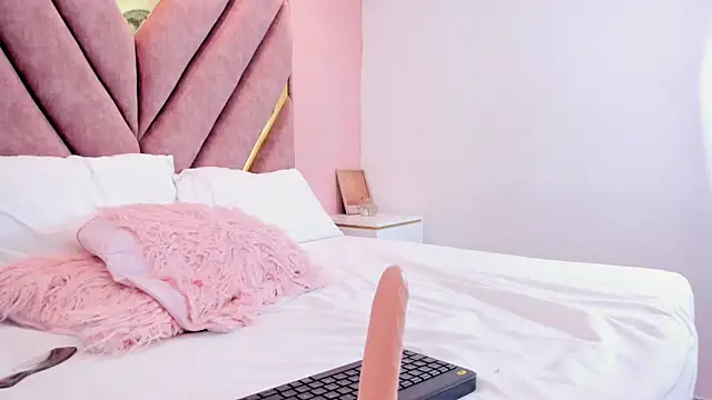 roxyflame_'s cam snapshot