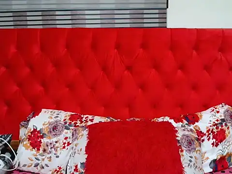 DesiredQueen26's cam snapshot