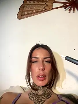 forloveofitmia's cam snapshot