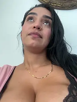 Sara-77 live sex cam