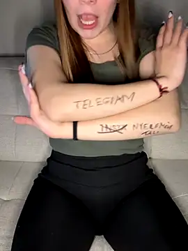 Mia_harmati live sex cam