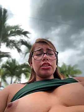 sara_calderon's cam snapshot