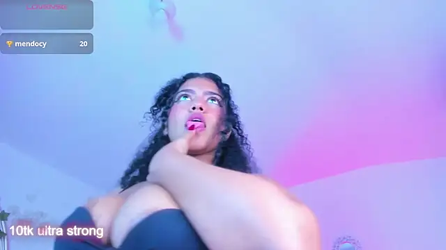 sharlot_evans_'s cam snapshot